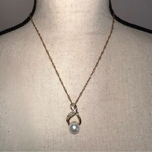 Elegant Gold and Silver Pearl Pendant Necklace